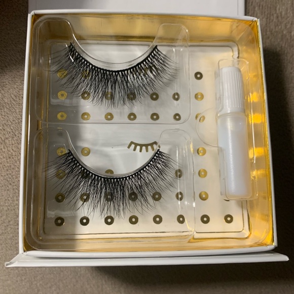 Battington Lashes w/mini glue - Picture 4 of 6